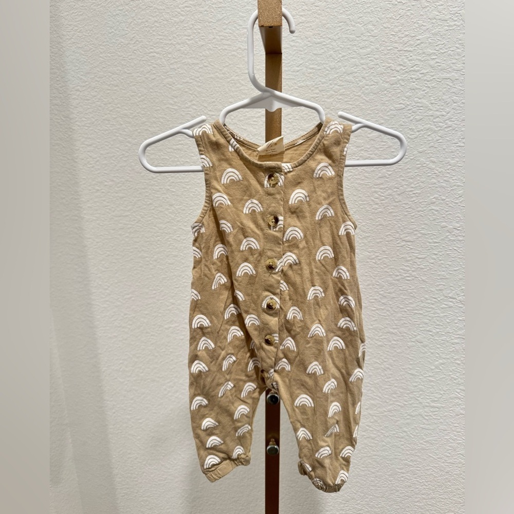 Siix Tan Sleeveless Baby Romper with White Rainbow Pattern organic cotton 0-3